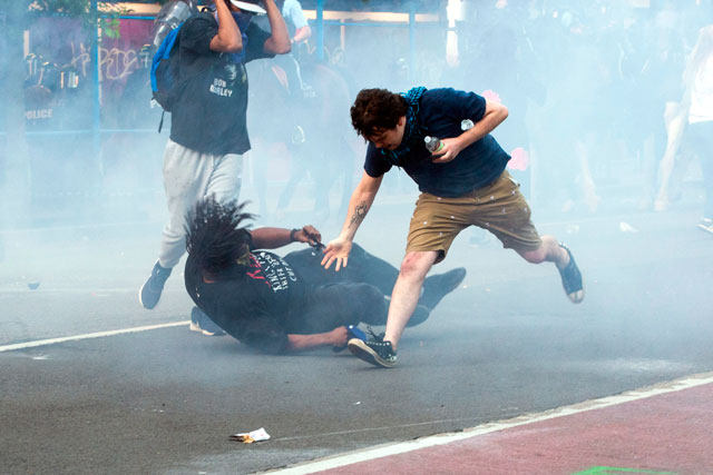 Protesters are tear gassed as the police disperse them near the White House on Monday, as demonstrations against George Floyd's death continue (AFP photo)