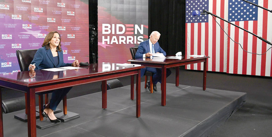 Democratic presidential nominee, former US vice president Joe Biden, and vice presidential running mate, US Senator Kamala Harris, sign required documents for receiving the Democratic nomination for president and vice president, in Wilmington, Delaware, on Friday (AFP photo)