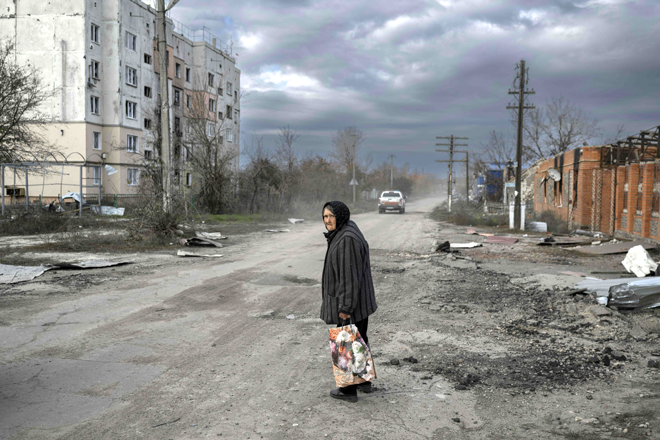 An old woman walks in the Kherson region village of Arkhanhelske on Thursday (AFP photo)