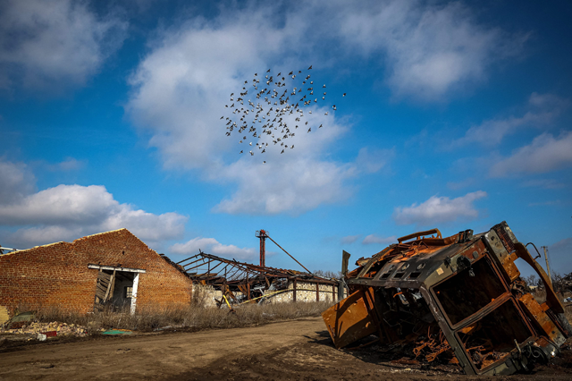 A flock of birds fly over the destroyed village of Topolske, Kharkiv region, on Friday, amid Russia's military invasion Ukraine  (AFP photo)