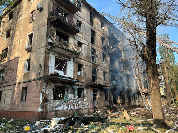 This handout photo released by the National Police of Ukraine on Tuesday, shows a destroyed five-storey residential building, the site of a night Russian strike, in the city of Kryvyi Rig, amid the Russian invasion of Ukraine (AFP photo)