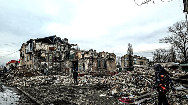 Residential building in Novohrodivka after a Russian air strike in November 2023 (AFP photo)