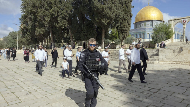 By longstanding convention, Jews are allowed to visit but not pray at occupied East Jerusalem’s flashpoint Al Aqsa Mosque compound but Palestinians complain the rules are being flouted by the growing numbers of pilgrims (AFP photo)