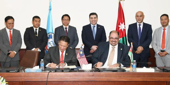 Officials during the signing ceremony of agreement between The Jordan University of Science and Technology and Malaysian universities (Photo courtesy of Malaysian embassy)
