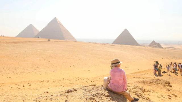 Tourists at the Pyramids of Giza, a UNESCO World Heritage Site (AFP photo)
