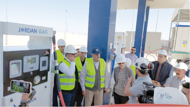 Minister of Energy and Mineral Resources Saleh Kharabsheh inaugurateson Friday the Jordan Gas Company's compressed natural gas (CNG) station in the Risha region of Ruwaished district (Petra photo)