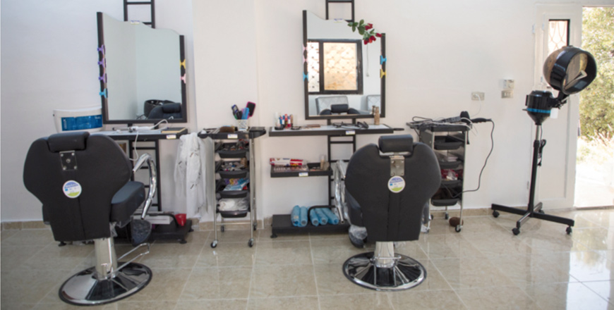 Nidaa Al Smadi received training in the field of cosmetology from the Business Development Centre as part of the Madad project (Photo courtesy of the BDC)