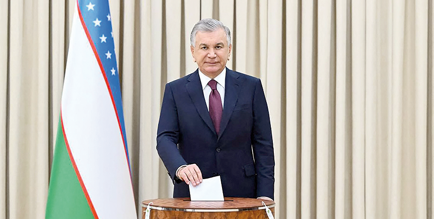 Uzbekistan’s President and presidential candidate Shavkat Mirziyoyev votes in the country’s presidential election in Tashkent, on Sunday (AFP photo)
