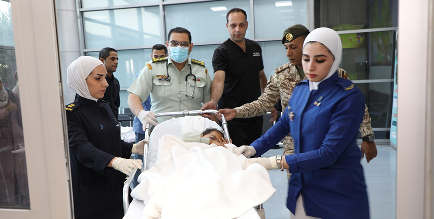 Following Royal directives, Chairman of the Joint Chiefs of Staff Maj. Gen. Yousef Ahmed Huneiti instructs the Royal Medical Services to transfer 4-year-old Raghad Khawali from Gaza to Jordan for medical treatment (Petra photo)