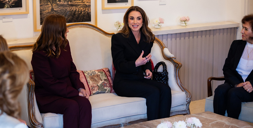 Her Majesty Queen Rania on Tuesday meets with members of the Business and Professional Women Association, where she received a briefing on the group’s various initiatives to empower women economically (Photo courtesy of Her Majesty Queen Rania Office)
