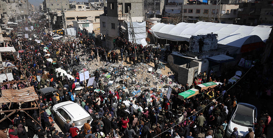 Palestinians and Hamas fighters attend a funeral procession for 40 militants and civilians killed during the war with Israel, at the Shati camp for Palestinian refugees north of Gaza City on Friday amid the current ceasefire deal in the war between Israel and Hamas (AFP photo)