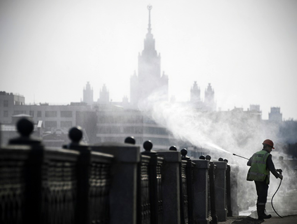 Russia, where municipal workers are disinfecting Moscow's streets, gas now closed its border to slow the spread of coronavirus (AFP photo)