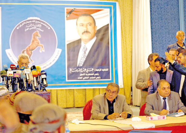 Sadeq Amin Abou Rass (left), who was picked to succeed Yemen’s slain former president Ali Abdullah Saleh as a leader of the General People’s Congress Party, attends a meeting of the party’s leadership in Sanaa, Yemen, on Sunday (Reuters photo)
