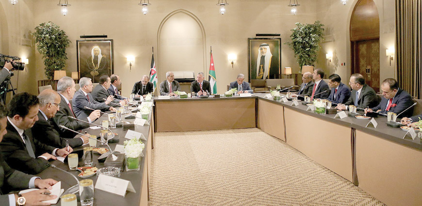 His Majesty King Abdullah meets with editors-in-chief of local newspapers, journalists, and the president of the Jordan Press Association  at Al Husseiniya Palace on Saturday (Photo courtesy of Royal Court)