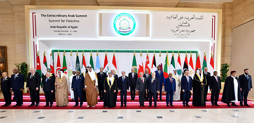A handout picture provided by the Egyptian Presidency shows a family picture during the Arab League summit on Gaza, in Cairo, on March 4, 2025 (AFP photo)
