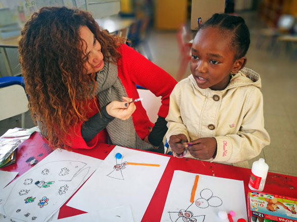 In this undated photo, Kaynouna Art Therapy Centre founder Shireen Yaish (left) sits with a beneficiary during an art therapy session. Yaish established the centre in 2012 as one of the first in the Arab region to use art therapy to treat mental health issues  (Photo courtesy of Kaynouna Art Therapy Centre )