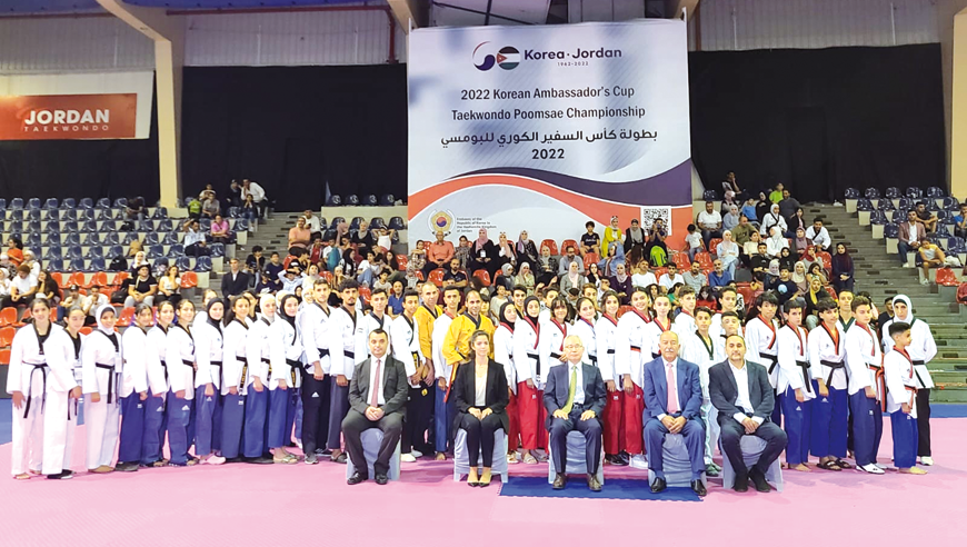Lee Jae-wan, ambassador of the Republic of Korea to Jordan (centre) and members of the Jordan Taekwondo Federation pose along with paticicpants of the Korean Ambassador’s Cup Taekwondo Poomsae Championship at Arena Hall, Sport City, in Amman on Friday (Photo courtesy of South Korean Embassy in Amman)