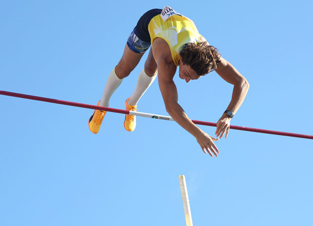 Armand Duplantis of Team Sweden competes in the Men’s Pole Vault Final at the World Athletics Championships in Eugene, Oregon, on Sunday (AFP photo by Christian Petersen)