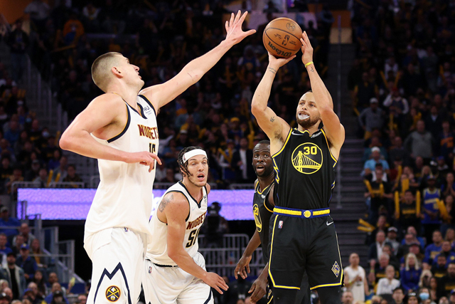 Golden State Warriors‘ Stephen Curry shoots over Denver Nuggets’ Nikola Jokic in the Western Conference First Round NBA Play-offs in San Francisco, California, on Wednesday (AFP photo by Ezra Shaw)