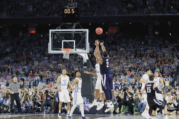 Kris Jenkins of the Villanova Wildcats shoots the game-winning three pointer to defeat the North Carolina Tar Heels in the 2016 NCAA Men’s Final Four National Championship in Houston, Texas, on Monday (AFP photo by Ronald Martinez)
