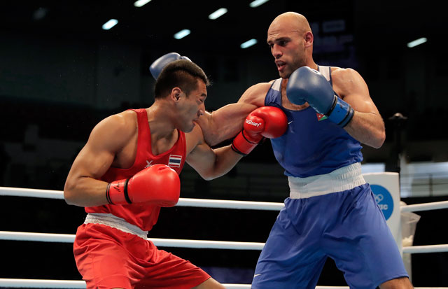 Jordan’s Odai Al Hindawi takes on Samoa’s Ato Faoagali in their Heavyweight 91kg match at the Asian/Oceanian Road to Tokyo 2020 Boxing qualifying event in Amman on Sunday (Photo courtesy of the Jordan Olympic Committee News Service)