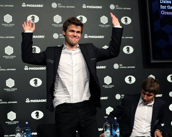World Chess Champion Magnus Carlsen of Norway waves to the crowd at a news conference after defeating Sergey Karjakin of Russia at the 2016 World Chess Championship match in New York on Wednesday  (Reuters photo by Mark Kauzlarich)