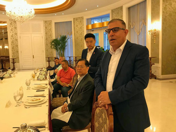 A media delegation and Jordan's Acting Chargé d'Affaires in Beijing Hamzah Omari (right) meet with the Chinese People's Association for Friendship with Foreign Countries on Sunday (JT photo)