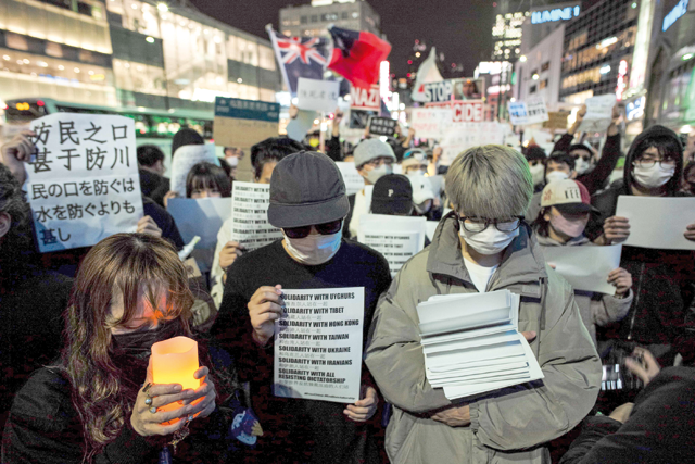 Chinese residents in Japan and supporters stage a rally to protest against China’s Zero Corona in Tokyo on Wednesday as part of candlelight vigil for victimes of 11.24 Urumqi fire (AFP photo)