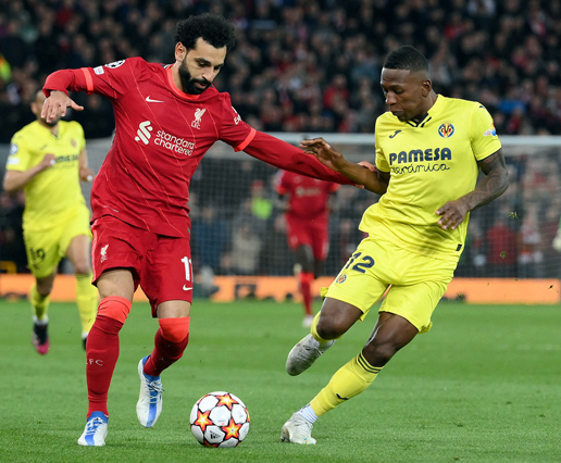 Liverpool’s Mohamed Salah fights for the ball with Villarreal’s Pervis Estupinan (right) during their UEFA Champions League semifinal first leg match in Liverpool on Wednesday (AFP photo by Lluis Gene)