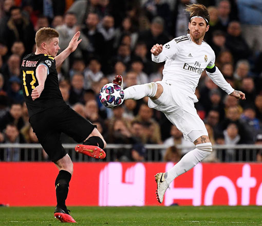 Real Madrid’s Spanish defender Sergio Ramos (right) challenges Manchester City’s Belgian midfielder Kevin De Bruyne during their UEFA Champions League round of 16 first-leg football match in Madrid on Wednesday (AFP photo by Pierre-Philippe Marcou)