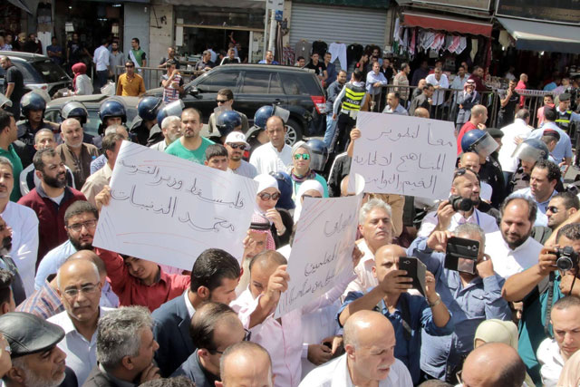 Protesters demonstrate against changes to school curricula in downtown Amman on Friday (Photo by Osama Aqarbeh)