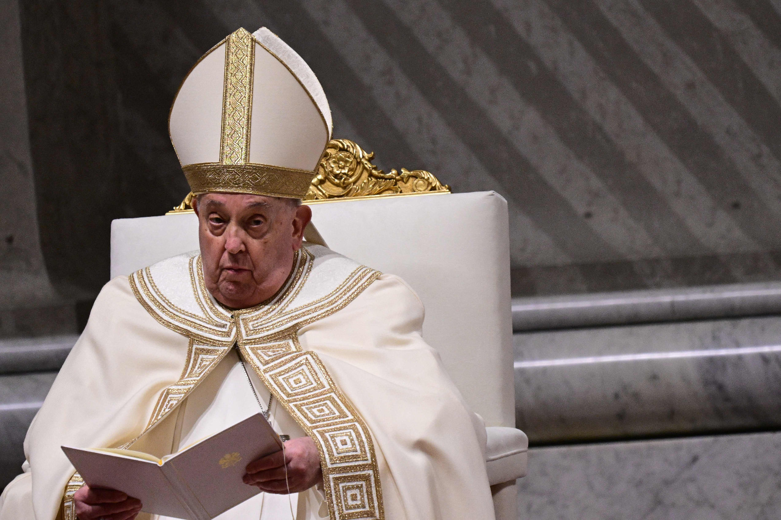 Pope Francis leads the vespers at St Peter's basilica in The Vatican, on February 1, 2025 (AFP photo)