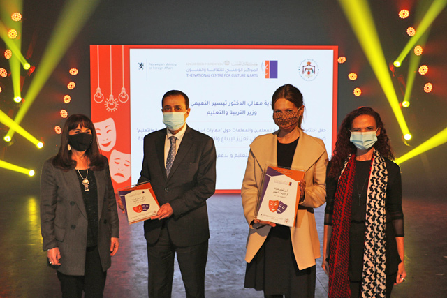 Minister of Education Tayseer Nuaimi, and organisers of the 'Drama in Education' training course pose for a group photo during the closing ceremony for the first batch of teachers who finished the course (Photo courtesy of NCCA)