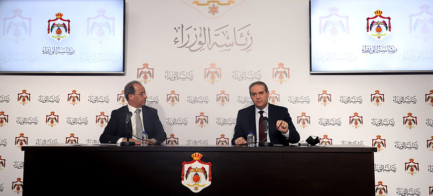 Minister of State for Media Affairs Faisal Shboul and  Health Minister Feras Al Hawwari hold a joint press conference at the Prime Ministry on Thursday (Petra photo)