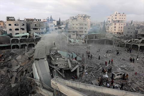 In this aerial view, Palestinians check the devastation in the yard of a destroyed school, a day after it was hit by an Israeli strike, in the Al Tuffah neighbourhood of Gaza City on April 4, 2025 (AFP photo)