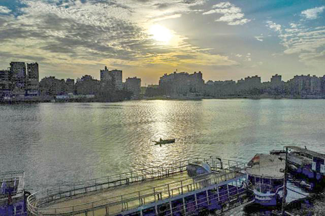 An Egyptian fisherman rows a boat off the island of Warraq in the Nile River in the Egyptian capital Cairo on March 12 (AFP photo)