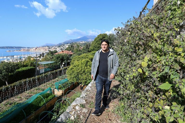 Argentinian Mauro Colagreco is the first foreign chef to get the maximum three Michelin stars in France (AFP photo by Valery Hache)