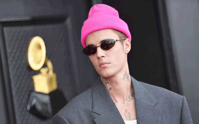 Canadian singer and songwriter Justin Bieber arrives for the 64th Annual Grammy Awards at the MGM Grand Garden Arena in Las Vegas on April 03, 2022 (AFP photo by Angela Weiss)