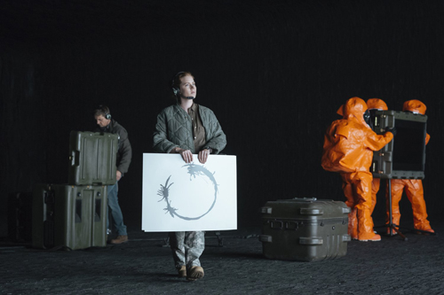 Amy Adams and Jeremy Renner (left) in ‘Arrival’ (Photo courtesy of imdb.com)