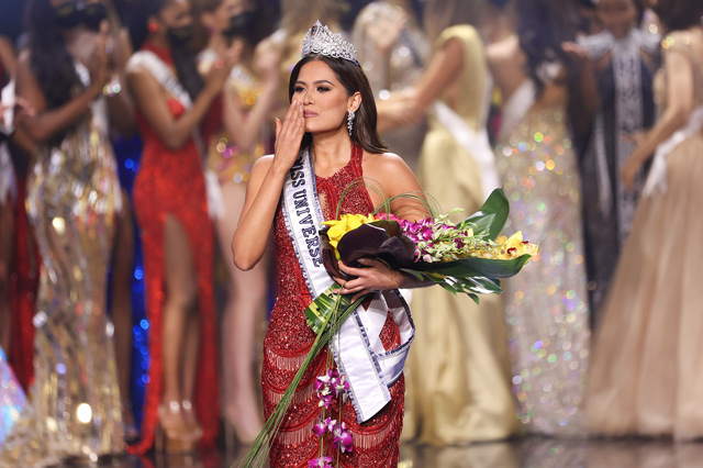 Miss Mexico Andrea Meza is crowned Miss Universe 2021 onstage at the Miss Universe 2021 Pageant at Seminole Hard Rock Hotel and Casino in Hollywood, Florida, on Sunday  (AFP photo by Rodrigo Varela)