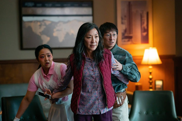 Stephanie Hsu (left), Michelle Yeoh (centre) and Ke Huy Quan in ‘Everything Everywhere All at Once’ (AFP photo)