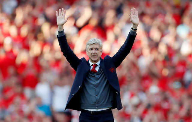 Arsenal manager Arsene Wenger waves to the fans after the match against Burnley in London on Sunday (Reuters photo by Matthew Childs)