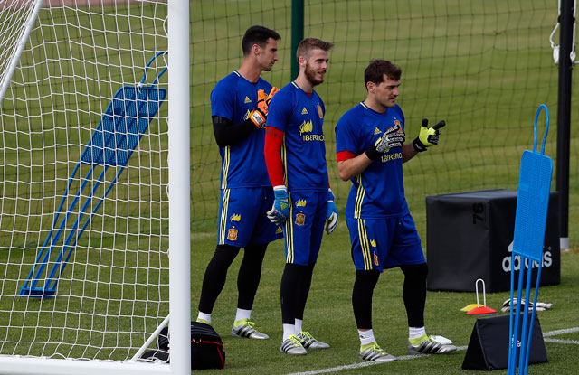 Spain’s goalkeepers Sergio Rico (left), David de Gea (centre) and Iker Casillas attend a training session on Friday for their Euro 2016 match against the Czech Republic  on Monday  (AP photo by Manu Fernandez)