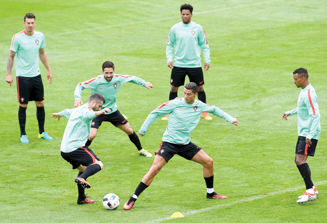  Portugal’s forward Cristiano Ronaldo (centre) and teammates take part in a training session at the team’s base camp in Marcoussis, south of Paris, on Tuesday, on the eve of their Euro 2016 Group F football match against Hungary (AFP photo by Francisco Leong)
