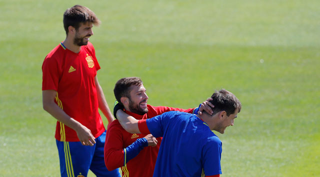 Spain’s Gerard Pique (left), Jordi Alba (centre) and goalkeeper Iker Casillas during a training session in Saint Martin de Re, France, on Sunday (AP photo by Manu Fernandez)