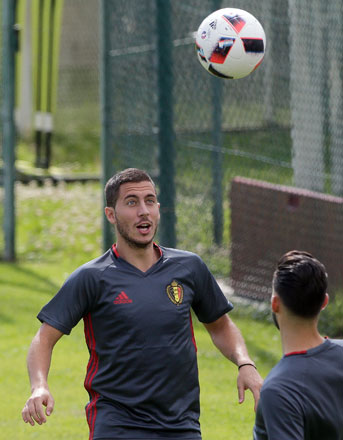Belgium captain Eden Hazard (left) vies for the ball with an unidentified teammate during a Euro 2016 training session in Le Haillan, France, on Thursday  (AP photo by Thibaud Moritz)