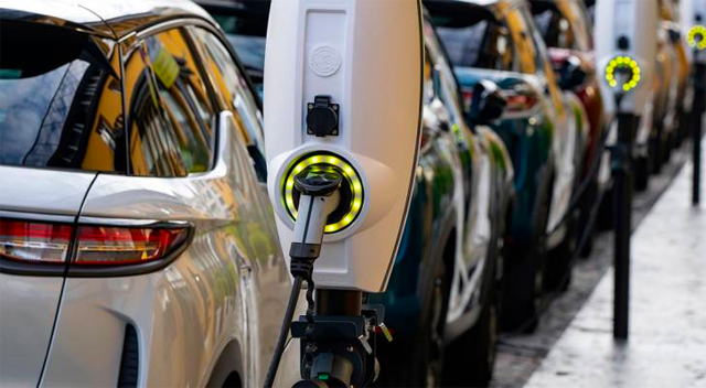 President of the Jordan Free Zone Investor Commission (JFZIC) Mohammad Bustanji says on Tuesday that over 1,400 electric vehicles are set for clearance at the Zarqa Free Zone (Petra photo)
