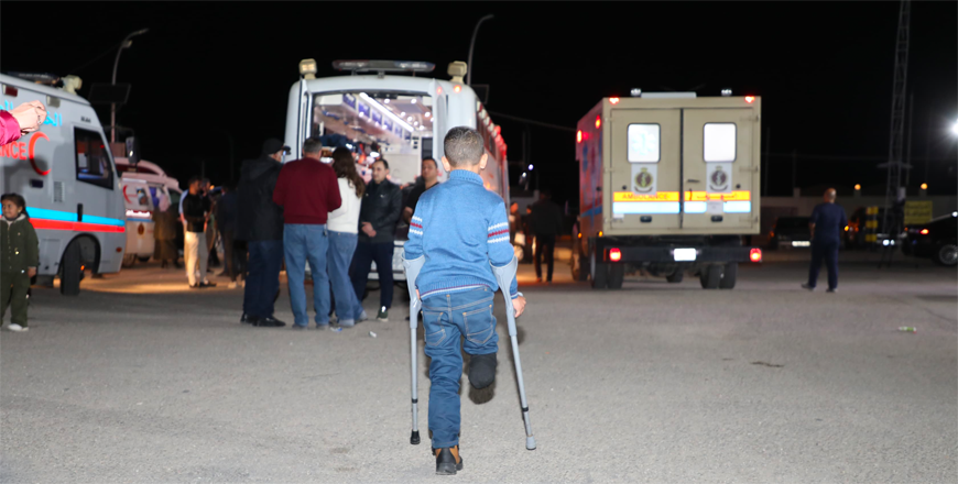 Following Royal directives, the Jordan Armed Forces-Arab Army (JAF), in cooperation with the World Health Organization (WHO) and the Ministry of Health, evacuates on Tuesday 29 children from the Gaza Strip to Jordan for medical treatment (Petra photo)