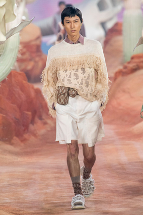 Model shows off Dior outfit at the Men Spring Summer 2022 collection during the Paris Fashion Week, on February 28 (AFP photo)