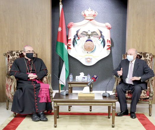 Senate President Faisal Fayez receives the Latin Patriarch of Jerusalem Archbishop Pierbattista Pizzaballa on Wednesday (Petra photo)